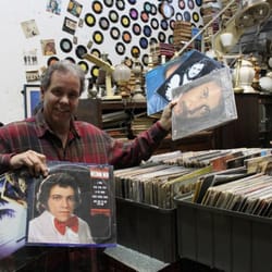 Casarão do Vinil - Manoel Jorge Dias, dono do local