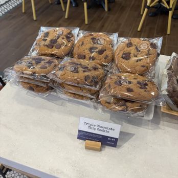 Paris Baguette - Bakeries Near Me - Edgewater, New Jersey