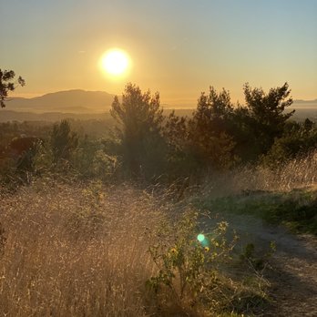 Mario DeCampos Trail - Sunrise - Hiking Near Me