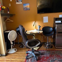 La Siesta Motel & RV Resort - Work area/desk, fridge, microwave, TV, power plug in, and room cleanness.