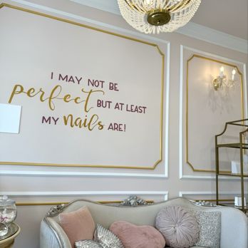 Le Petit Salon - Seating area, wall art - Nail Salons Near Me - Tustin, California