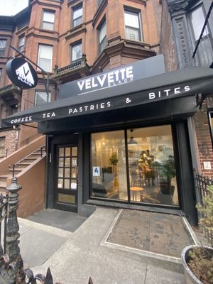 Velvette Black by null