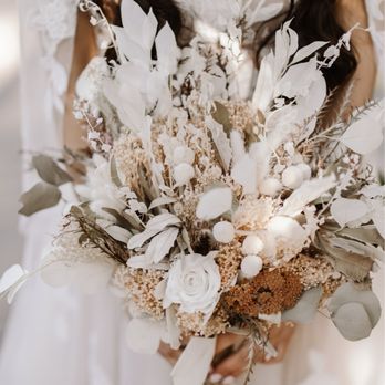 Del Mar Flower Company - Bridal Bouquet - Florists Near Me - Solana Beach, California Del Mar Flower Company - Bridal Bouquet - Florists Near Me - Solana Beach, California
