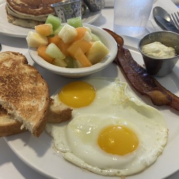 Over Easy - Tavernier - Two eggs - Breakfast & Brunch Near Me - Tavernier, Florida Over Easy - Tavernier - Two eggs - Breakfast & Brunch Near Me - Tavernier, Florida