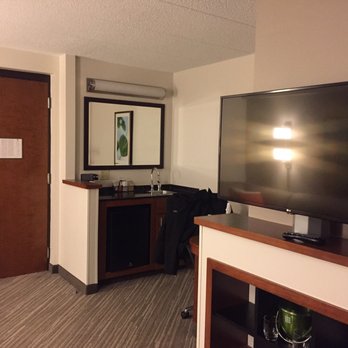 Hyatt Place Chicago - tv/sink/desk area - Hotels Near Me - Itasca, Illinois