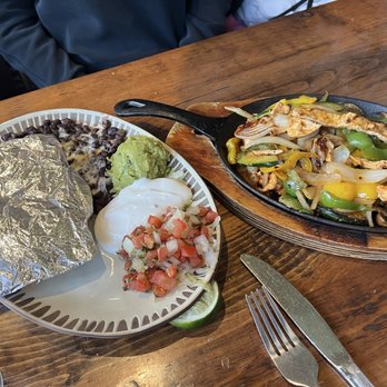 Tremigo Mexican Kitchen & Tequila Bar - Chicken fajitas. Good portion that can feed 2 - Mexican Near Me - Olympic Valley, California Tremigo Mexican Kitchen & Tequila Bar - Chicken fajitas. Good portion that can feed 2 - Mexican Near Me - Olympic Valley, California