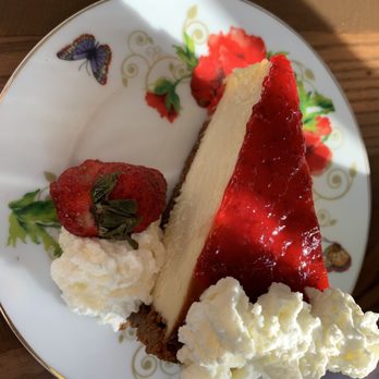 Kindling Texas Kitchen - Strawberry Cheesecake - American Near Me - Cibolo, Texas