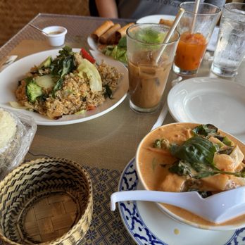 Bann Thai - 26. Red Curry and Thai fried rice - Thai Near Me - Ewa Beach, Hawaii
