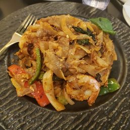 Drunken noodle with shrimp
