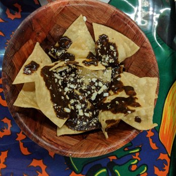 Lindo Oaxaca - Chips with mole before the meal - Mexican Near Me - Los Angeles, California Lindo Oaxaca - Chips with mole before the meal - Mexican Near Me - Los Angeles, California
