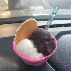 Eiscafe Dolomiti - Krokant Rum und Schoko Rum Kugeln zusammen 2 Eur
