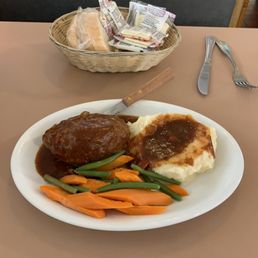 Salisbury steak with homemade mashed potatoes, carrots and green beans! Salisbury steak with homemade mashed potatoes, carrots and green beans!