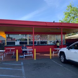 East Main Drive In - Old style drive in burger joint in the downtown area