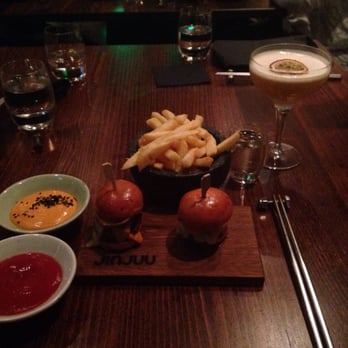 Jinjuu - Beef burger and fries with aioli sauce and ketchup - Korean Near Me - London, XGL Jinjuu - Beef burger and fries with aioli sauce and ketchup - Korean Near Me - London, XGL