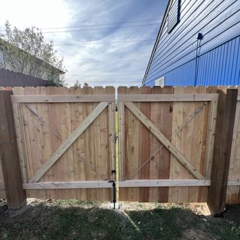 Cool Cat Fence - Rear fence gate replacement - Fences & Gates Near Me - Tukwila, Washington Cool Cat Fence - Rear fence gate replacement - Fences & Gates Near Me - Tukwila, Washington