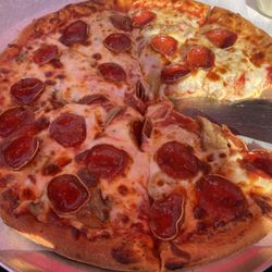 Gionino's Pizzeria of Ravenna - 12" Pepperoni Piccolo Specialty Pizza
