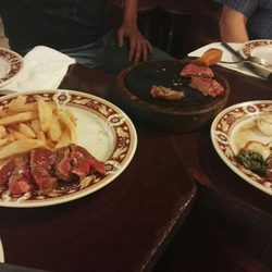 La Taberna del Tio Jorge - Deliciosas raciones de caracoles, chipirones a la plancha y lo mejor solomillo a la piedra para prepararlo a tu gusto!