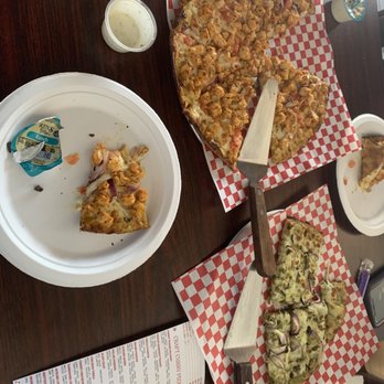 Curry Pizza House Cedar Park - Butter Chicken pizza on cauliflower crust and Desi garlic pesto sticks - Pizza Near Me - Cedar Park, California Curry Pizza House Cedar Park - Butter Chicken pizza on cauliflower crust and Desi garlic pesto sticks - Pizza Near Me - Cedar Park, California