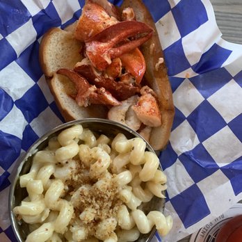 Blu Point Seafood Co - Lobster roll (Connecticut style) with side of Mac and cheese - Seafood Near Me - Staunton, Virginia