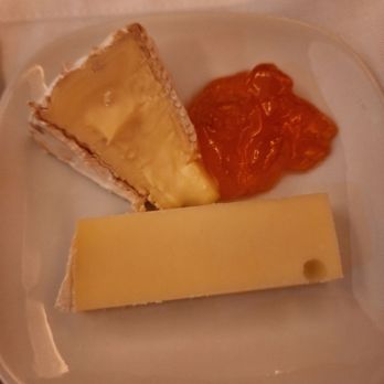 La Compagnie - Cheese selection on board - Airlines Near Me