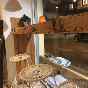 Mamma Pizza Osteria - Seating by the window - Pizza Near Me - Oslo, 03 Mamma Pizza Osteria - Seating by the window - Pizza Near Me - Oslo, 03