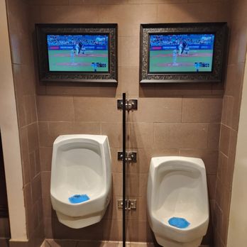 Parkway Grill - Much better than a sports page! - New American Near Me - Pasadena, California