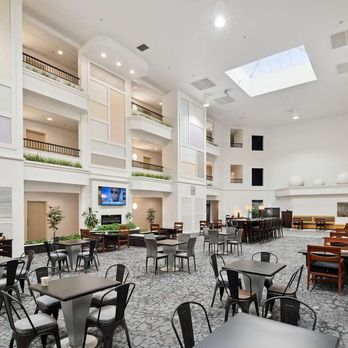 Sonesta Essential Vacaville - Napa Valley - lobby atrium - Hotels Near Me - Vacaville, California