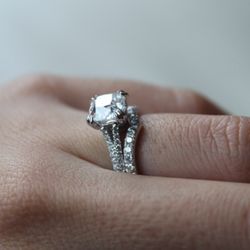 美高珠寶 - Finished ring. I brought my own stone and design.