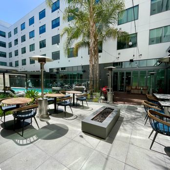 Carte Blanche - Pool Area - Coffee & Tea Near Me - Mountain View, California