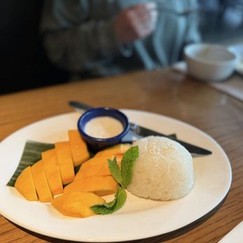 Bai Tong Thai Street Cafe - Mango Sticky Rice - Thai Near Me - Seattle, Washington
