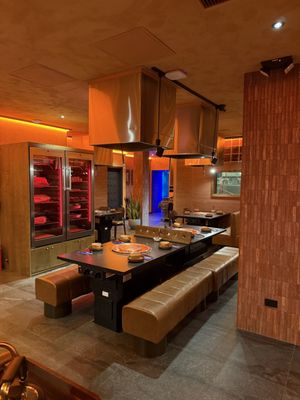 Unglo Thai Restaurant and Bar by null