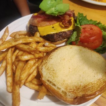 Descanso Junction Restaurant - Bacon cheeseburger - American Near Me - Descanso, California