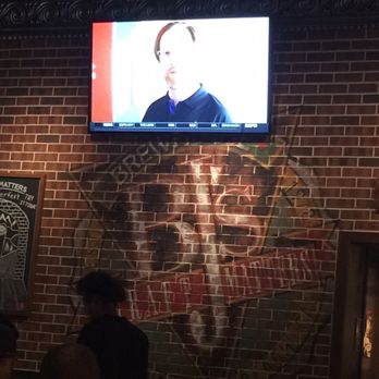 BJ's Restaurant & Brewhouse - New American Near Me - Valley Stream, New York