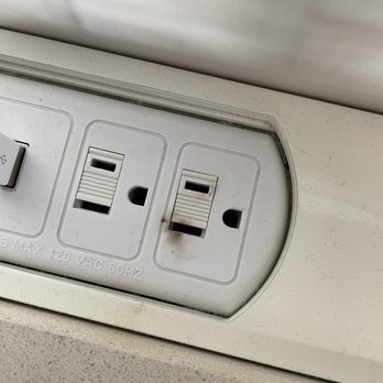 21c Museum Hotel Durham - Damaged outlet that has clearly seen better days - Hotels Near Me - Durham, North Carolina 21c Museum Hotel Durham - Damaged outlet that has clearly seen better days - Hotels Near Me - Durham, North Carolina