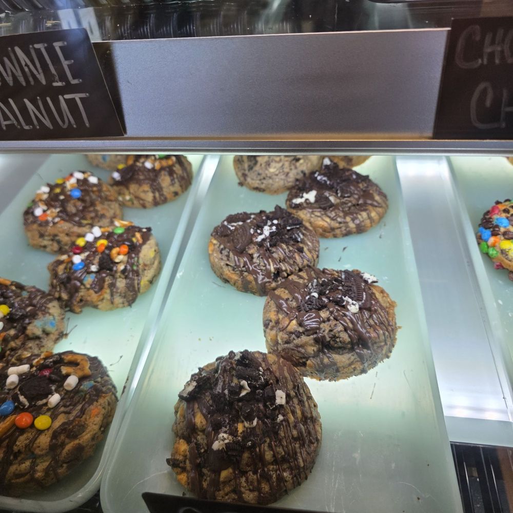 Ohh Sugar - The best cookies toppings are loaded on them. - Custom Cakes Near Me - Boardman, Ohio
