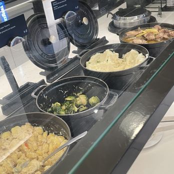 Maple Leaf Lounge - Airport Lounges Near Me - Millbrae, California Maple Leaf Lounge - Airport Lounges Near Me - Millbrae, California