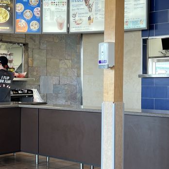 Dairy Queen - Inside - Ice Cream & Frozen Yogurt Near Me - Yorktown, Texas