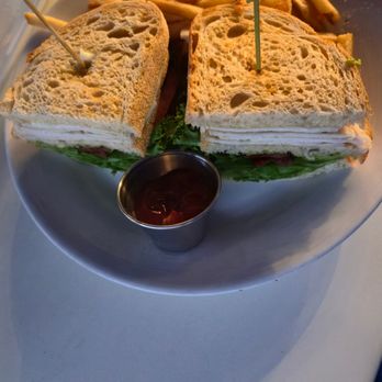 The Cliff Restaurant - American Near Me - Laguna Beach, California