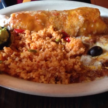 Mucho Mas - Burrito with shredded beef - Mexican Near Me - Los Angeles, California