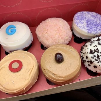 Sprinkles Scottsdale - Cupcake 6-box assorted - Desserts Near Me - Scottsdale, Arizona Sprinkles Scottsdale - Cupcake 6-box assorted - Desserts Near Me - Scottsdale, Arizona