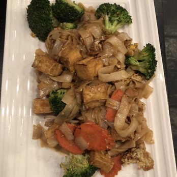 Blue Mango - Red Noodles aka Pad See Ew - Vegetarian Near Me - San Jose, California Blue Mango - Red Noodles aka Pad See Ew - Vegetarian Near Me - San Jose, California