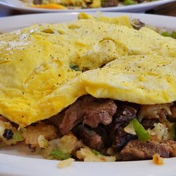 Lucky Diner - Rib Eye Skillet with hash browns
