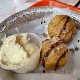 Fried Oreos with vanilla ice cream Fried Oreos with vanilla ice cream