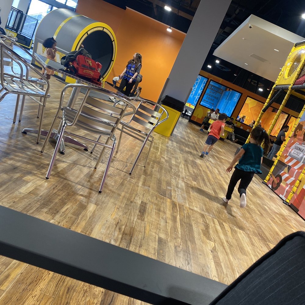 Dig It - Seats and tables for parents - Indoor Playcenter Near Me - Torrance, California