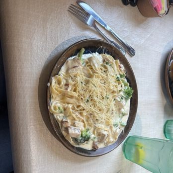 Old Mill Pottery House Cafe - Chicken Broccoli Alfredo - American Near Me - Pigeon Forge, Tennessee Old Mill Pottery House Cafe - Chicken Broccoli Alfredo - American Near Me - Pigeon Forge, Tennessee