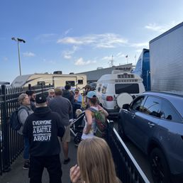 Walk on staging line