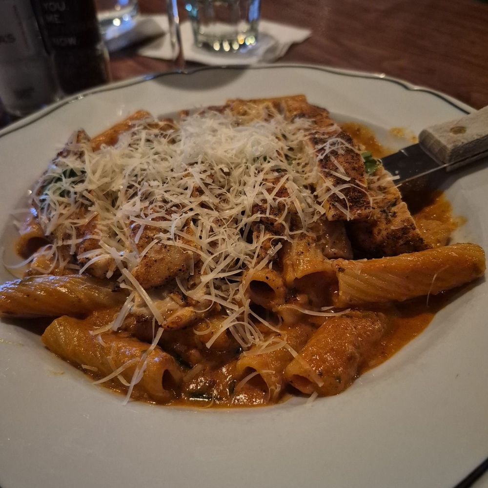 Lynora's - Rigatoni alla vodka, added chicken. - Italian Near Me - Palm City, Florida Lynora's - Rigatoni alla vodka, added chicken. - Italian Near Me - Palm City, Florida