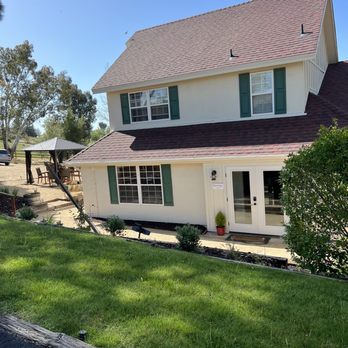 Lilac Farm - Bed & Breakfast Near Me - Paso Robles, California