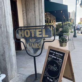 Poeta - Outside the restaurant - Italian Near Me - Austin, Texas