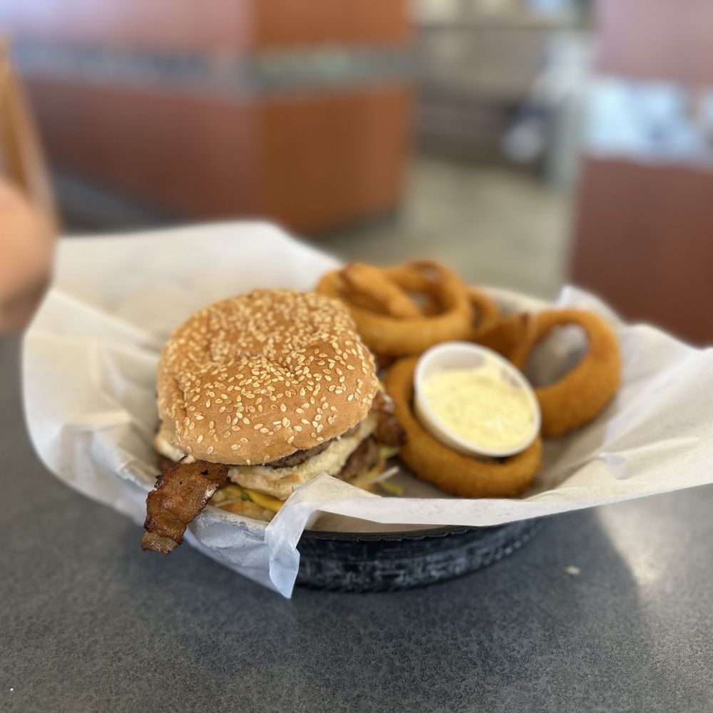 Big Boy - Big Boy Burger Original Onion Rings - Breakfast & Brunch Near Me - Cleveland, Ohio